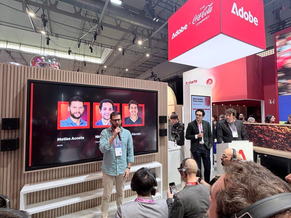 De la mano de Adobe, JAKALA debuta en el Mobile World Congress mostrando cómo la IA y los agentes inteligentes están transformando la operativa de PRISA
